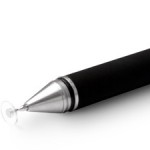 Pennan har även en huv som skyddar spetsen. När du använder pennan kan du skruva fast huven på toppen av pennan.